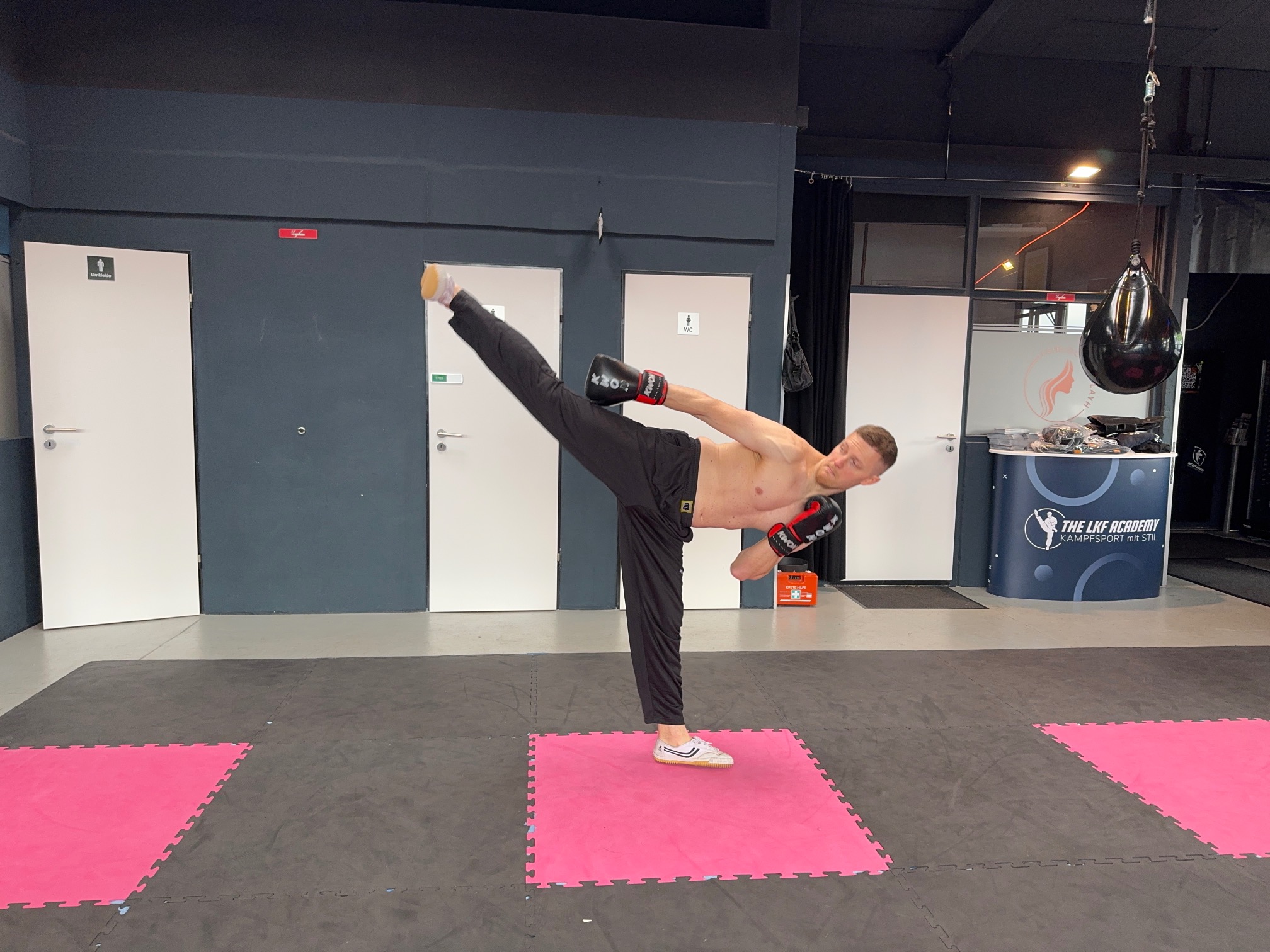 Online Kampfsporttraining für Zuhause – Fitness, Selbstverteidigung und Abnehmen mit der LKF Academy