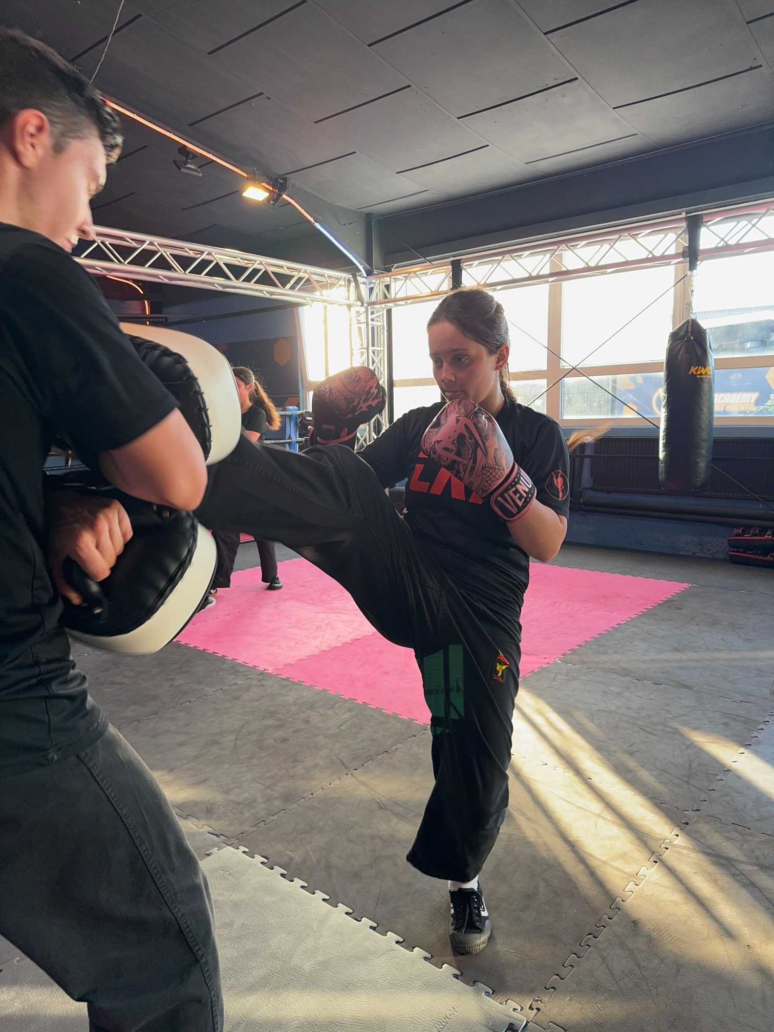 Online Kickbox Training mit persönlichem Trainer-Support für Anfänger und Fortgeschrittene