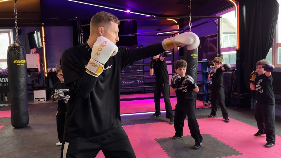 Welcher Kampfsport ist für schüchterne Kinder geeignet? Kindertraining in der LKF Academy Solingen