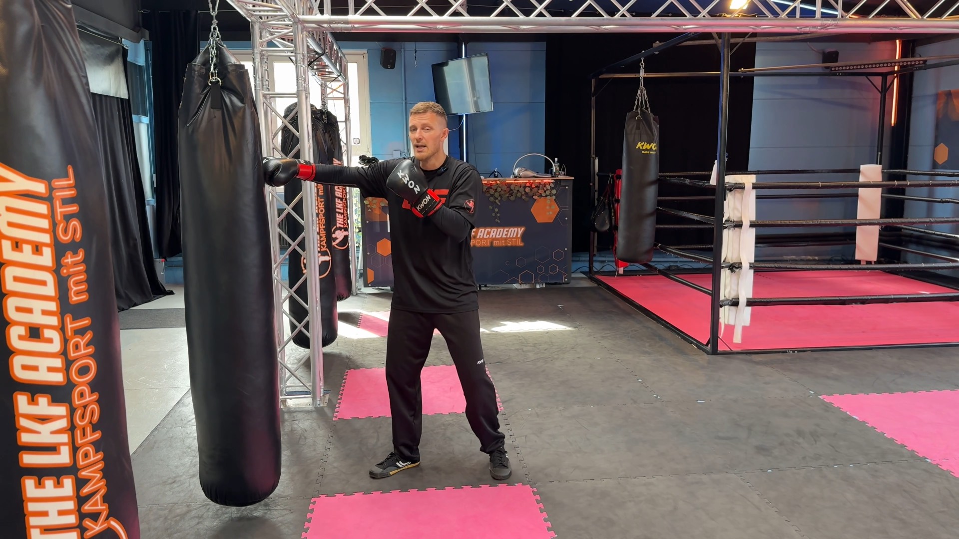 Kickboxen für Frauen zuhause trainieren mit dem Online-Videokurs der LKF Academy