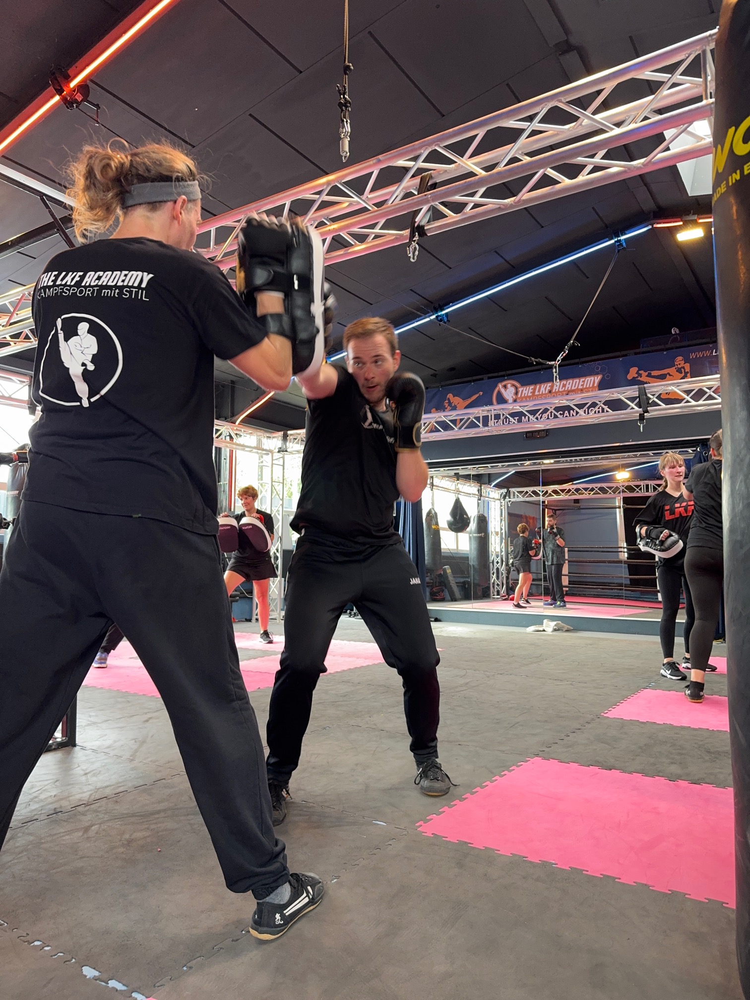 Online Kickboxen Training – Ganzkörpertraining und Selbstverteidigung für Zuhause